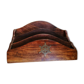 Trieur carries old mail in rosewood from India