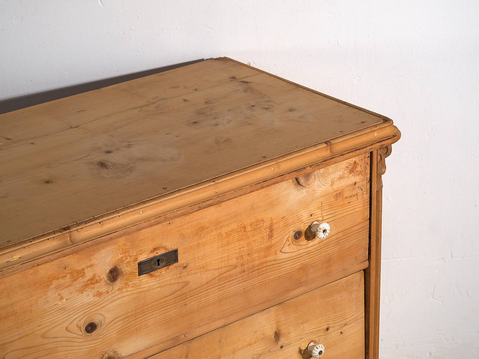 Large antique chest of drawers (circa 1920)