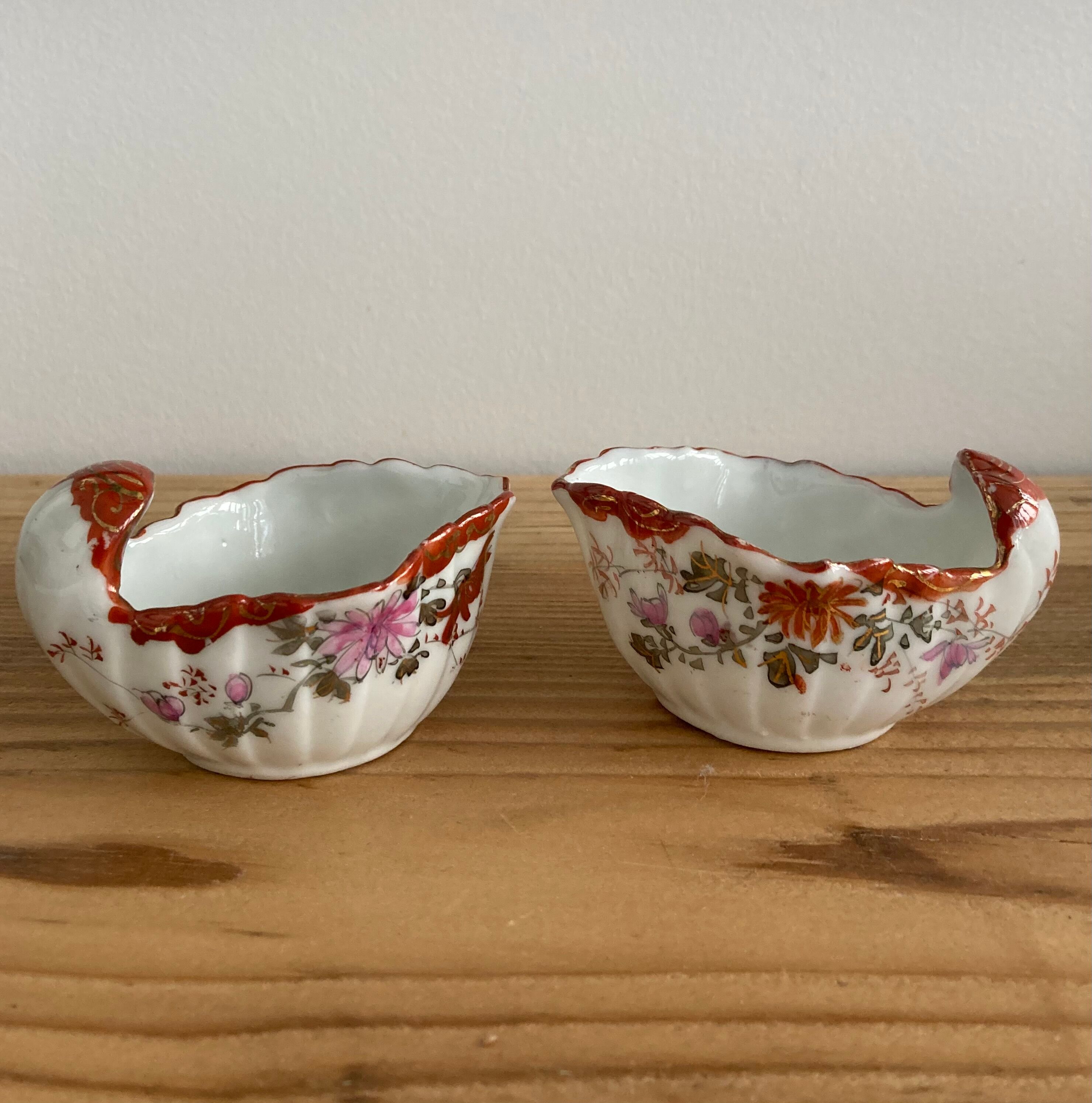 Pair of salerons shell Louis XV style porcelain of the nineteenth