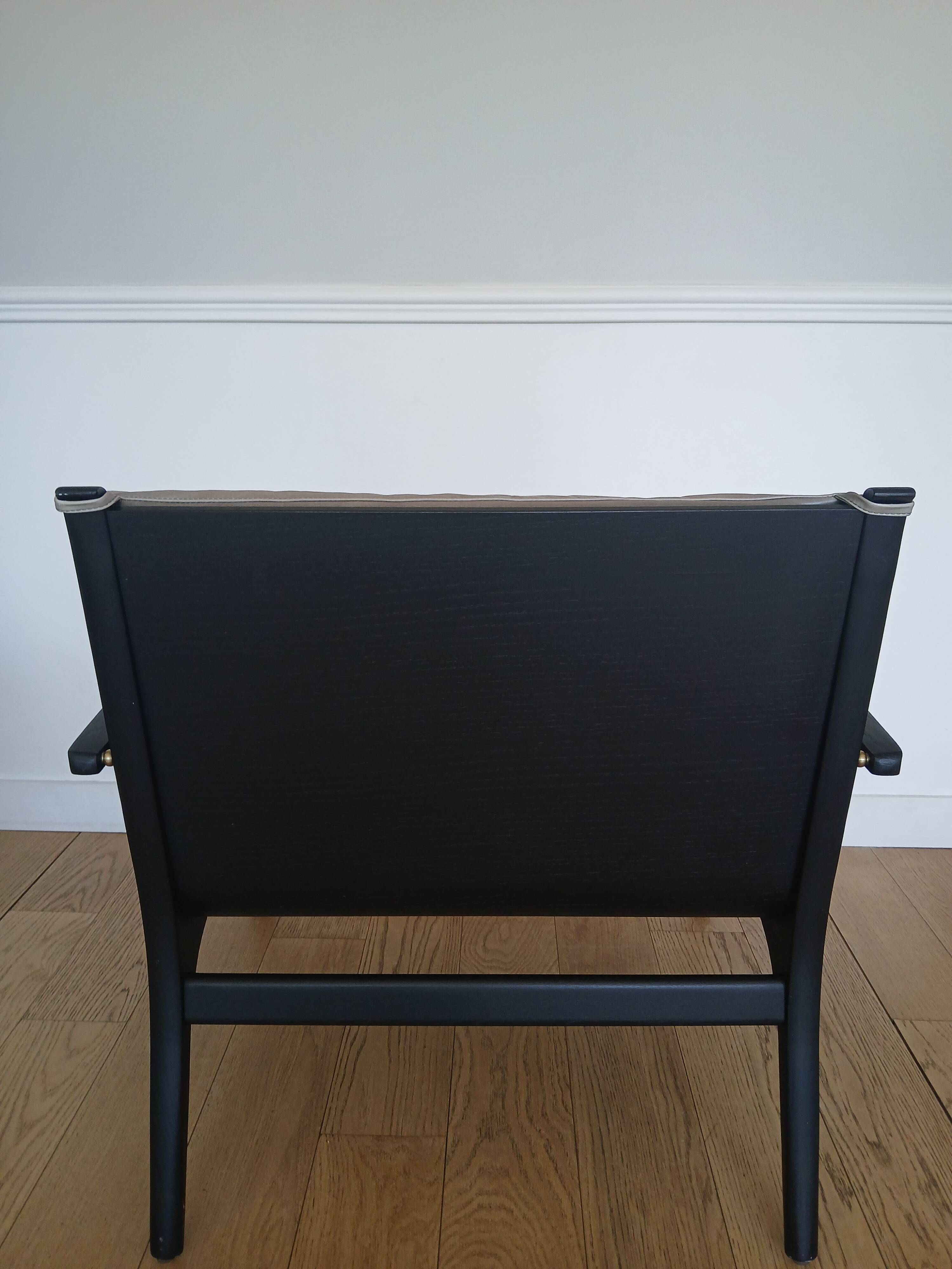 Leather lounge chair