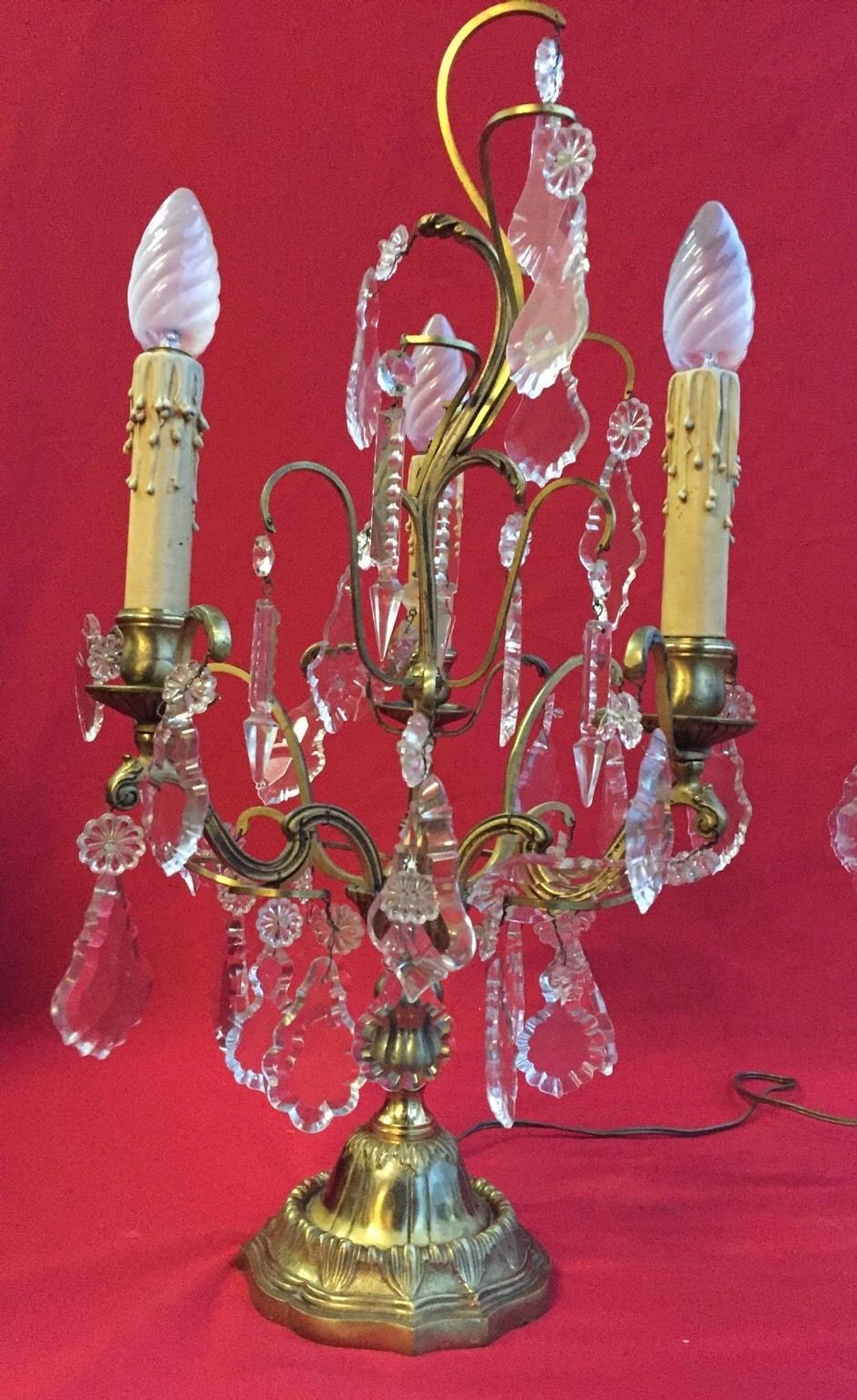 Paire de girandoles à pampilles cristal avec armature bronze