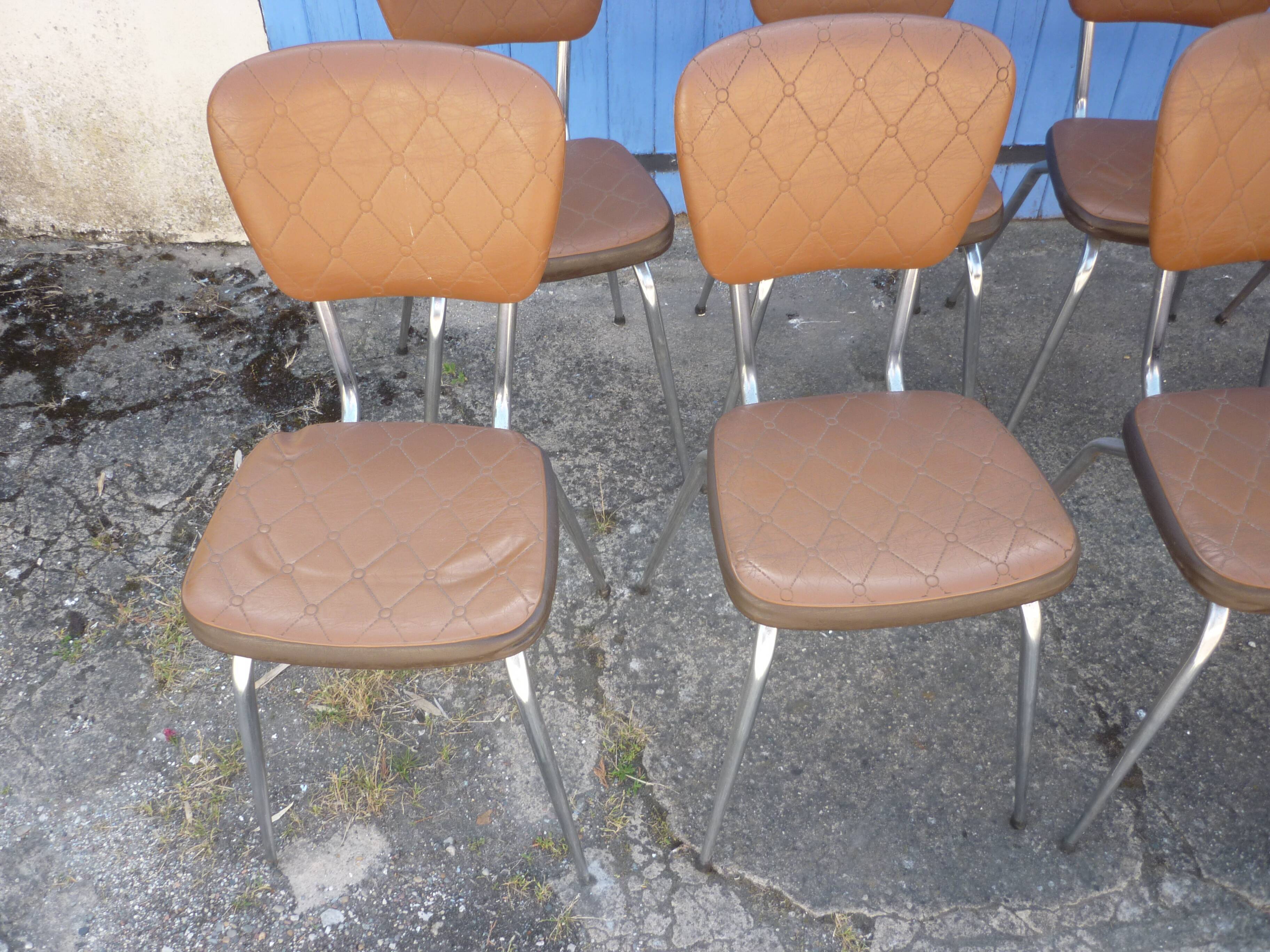 Lot of 8 vintage chairs in brown skai