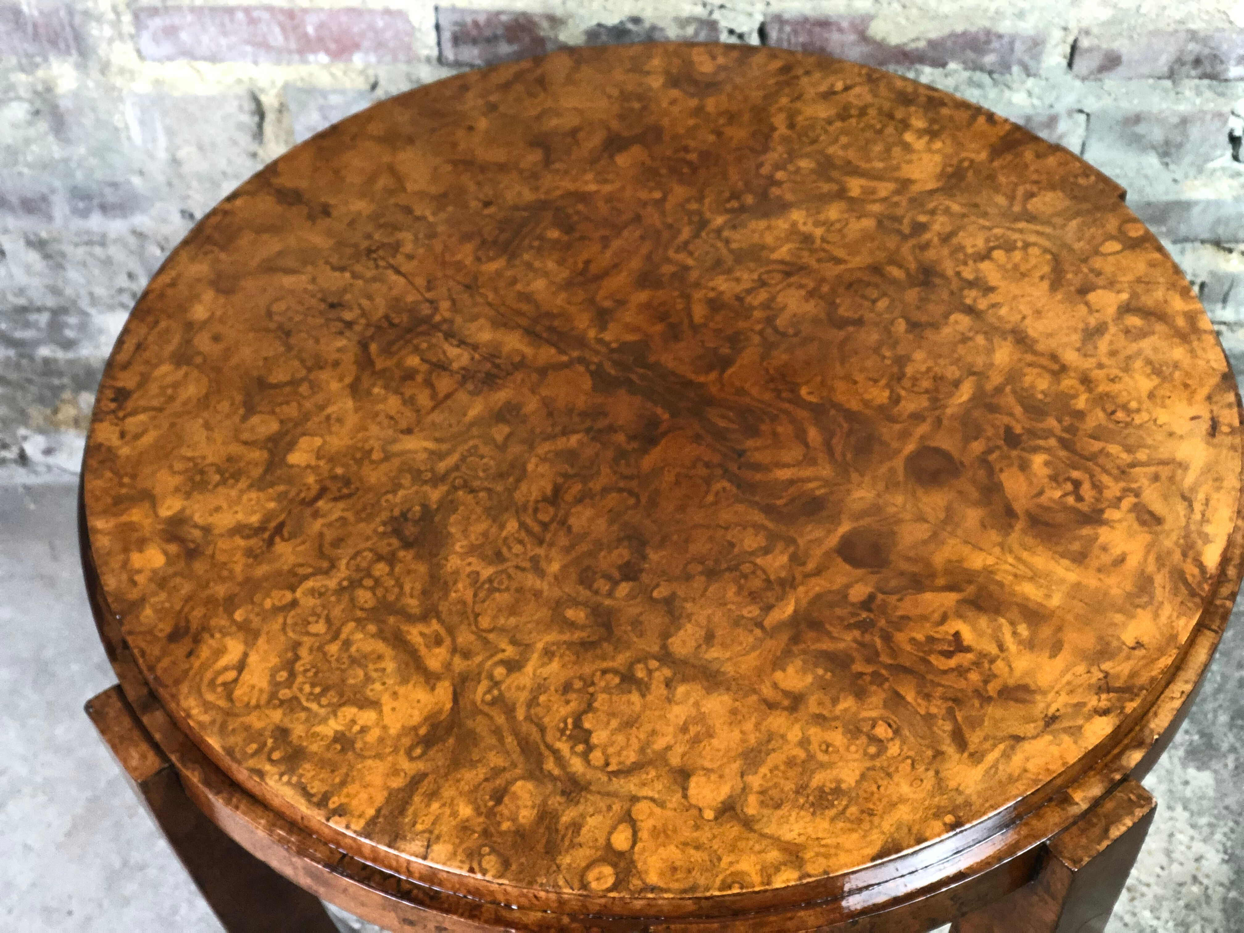 Pedestal table / side table Art Deco era in walnut bramble veneer