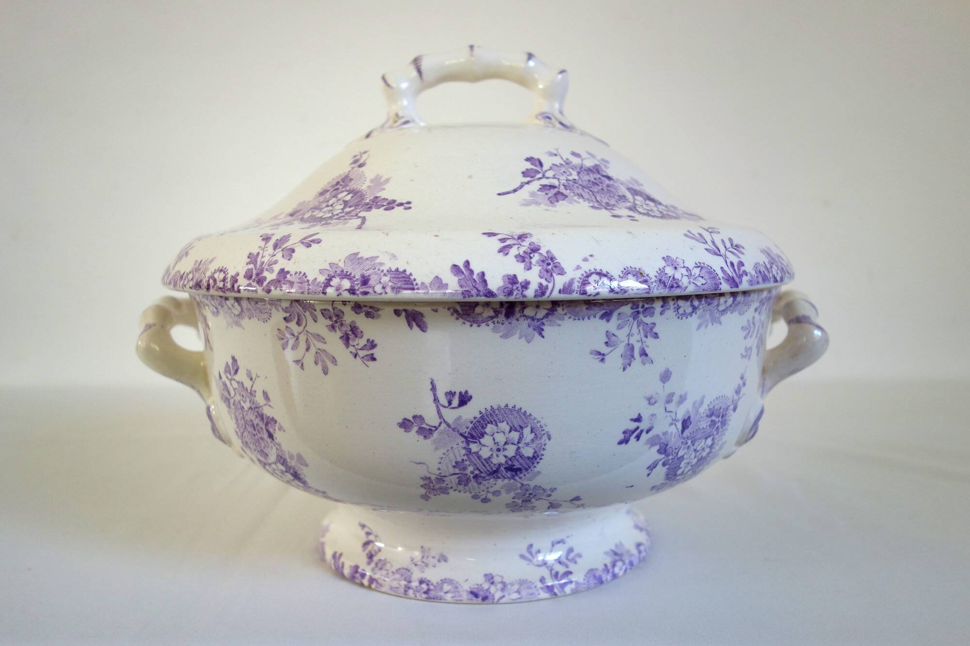 Longwy soup tureen model Hanoi, ironstone, early 20th century.