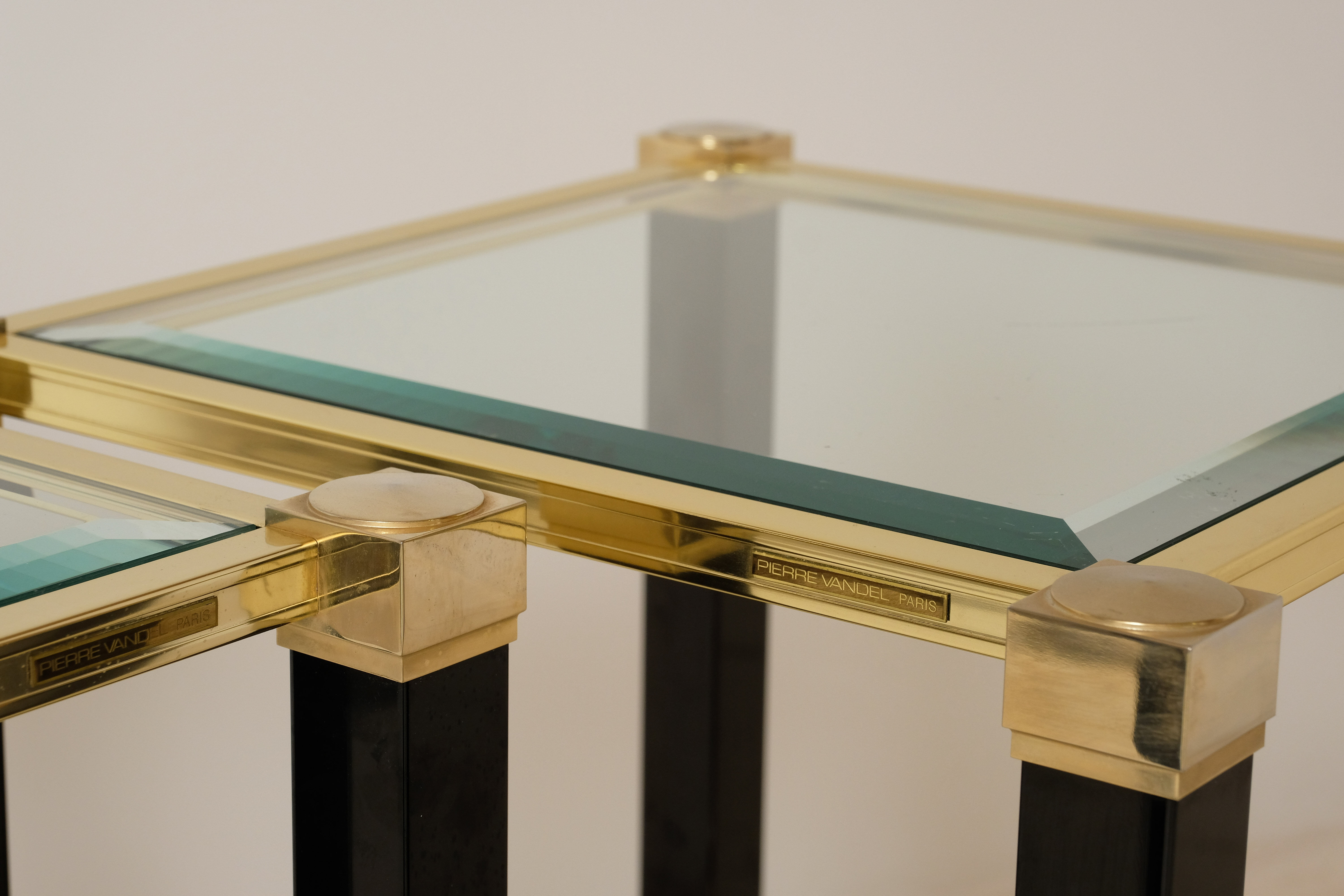 Paire de tables d’appoint ou chevets par Pierre Vandel 1970