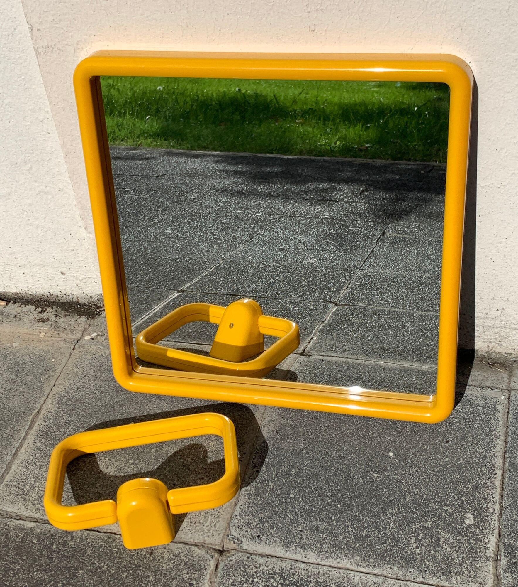 Italian space age mirror and towel rack, design Makio Hasuike for Gedy, 1970