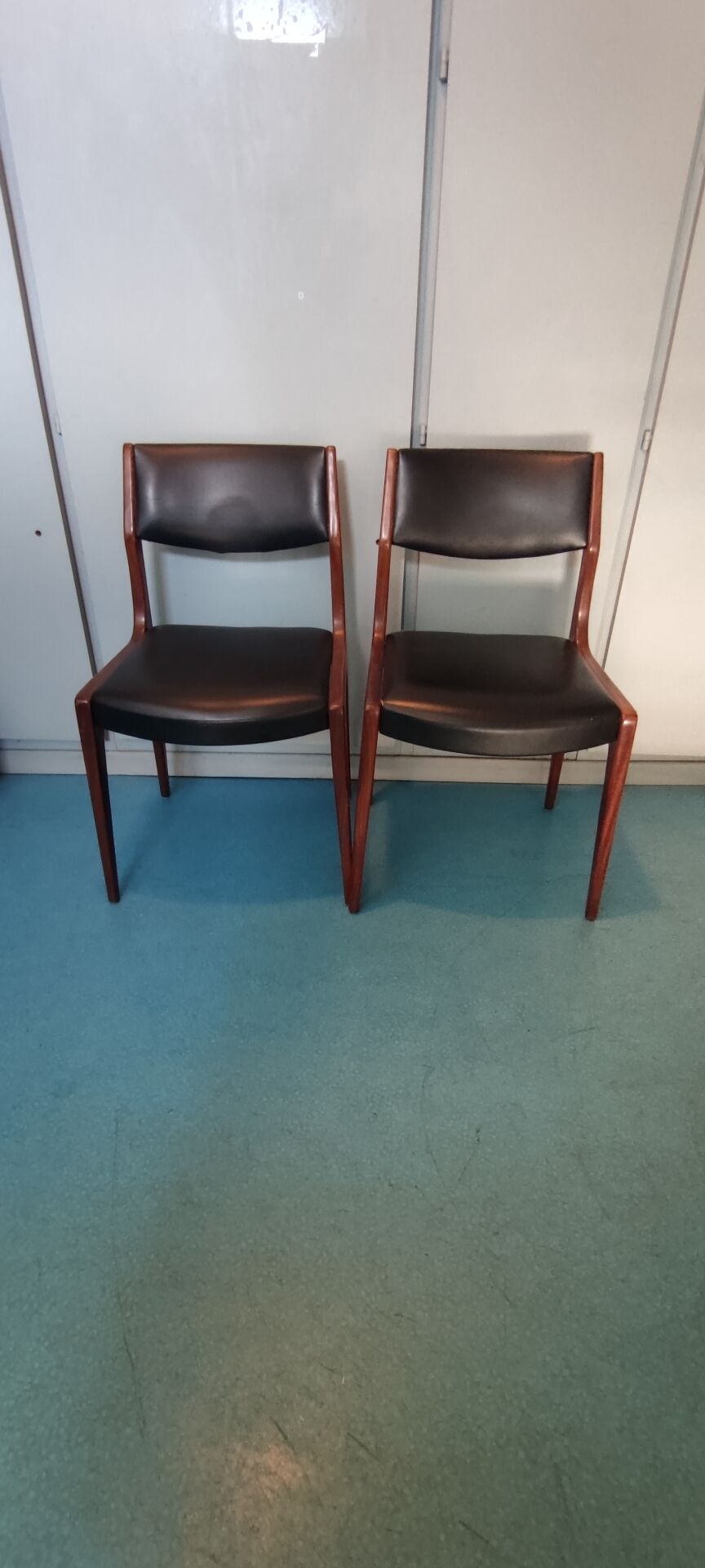 2 Scandinavian chairs
