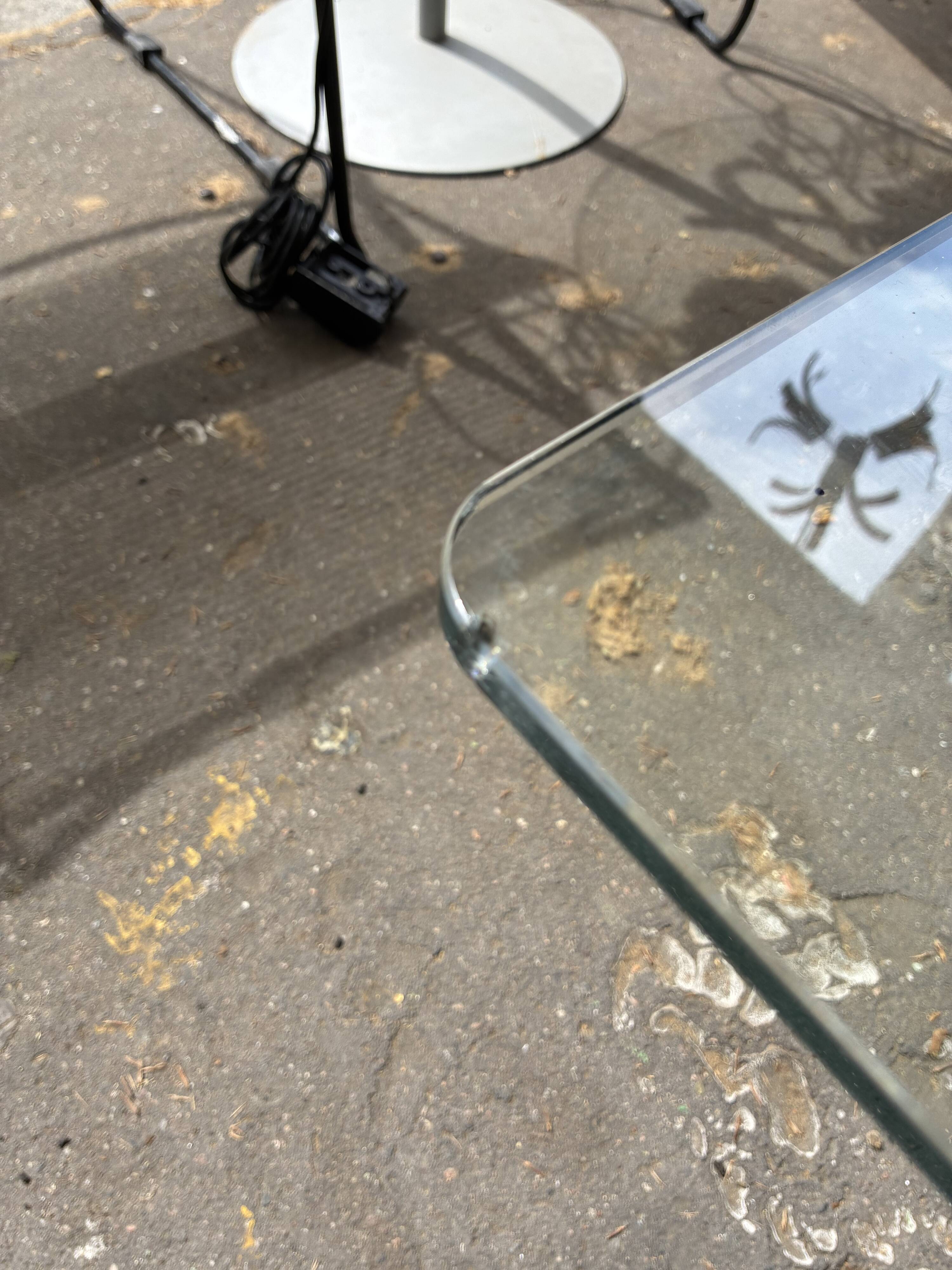 Table basse en verre et plexiglas 1970