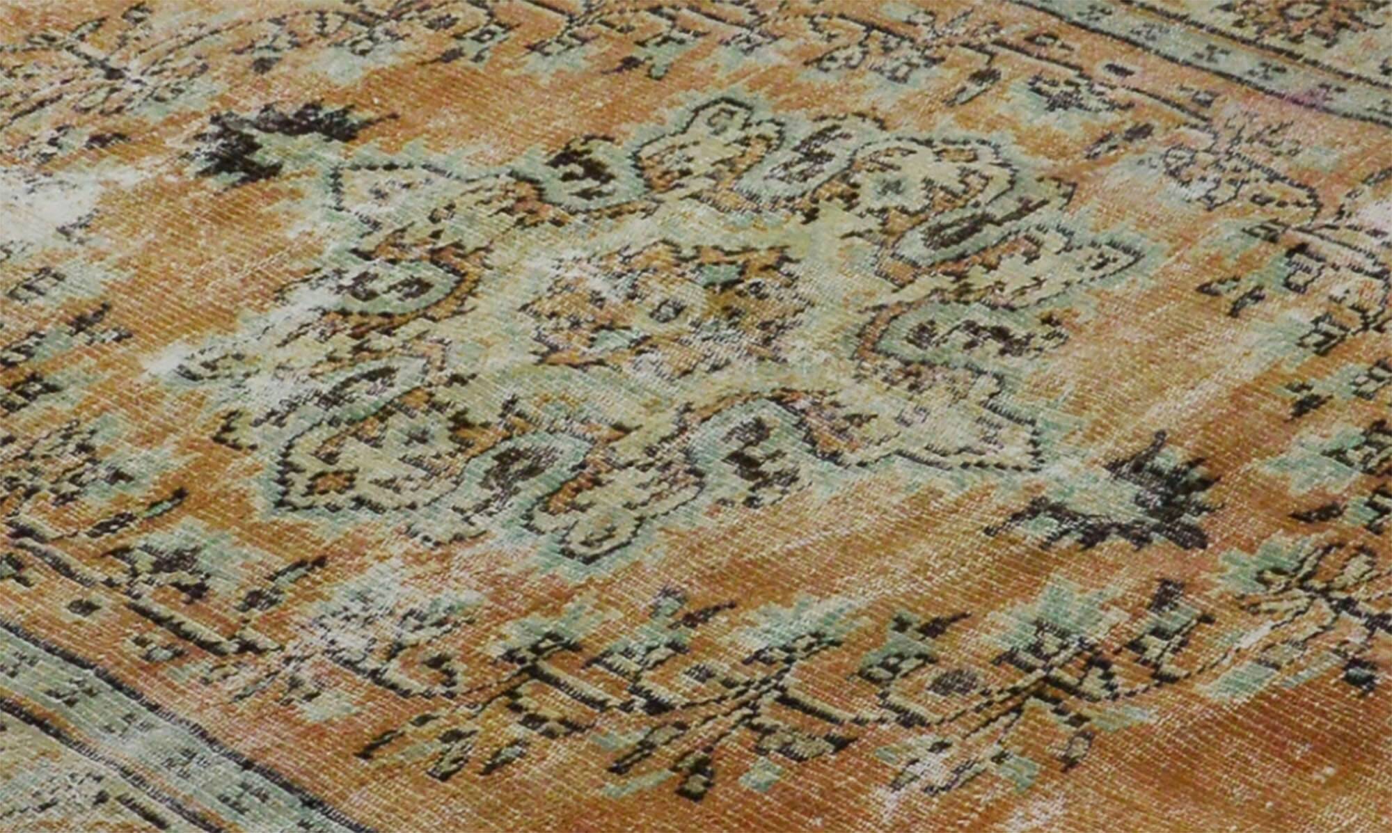 One-of-a-Kind Turkish Handwoven Vintage Rug - Timeless Vintage Elegance 271 x 170 cm