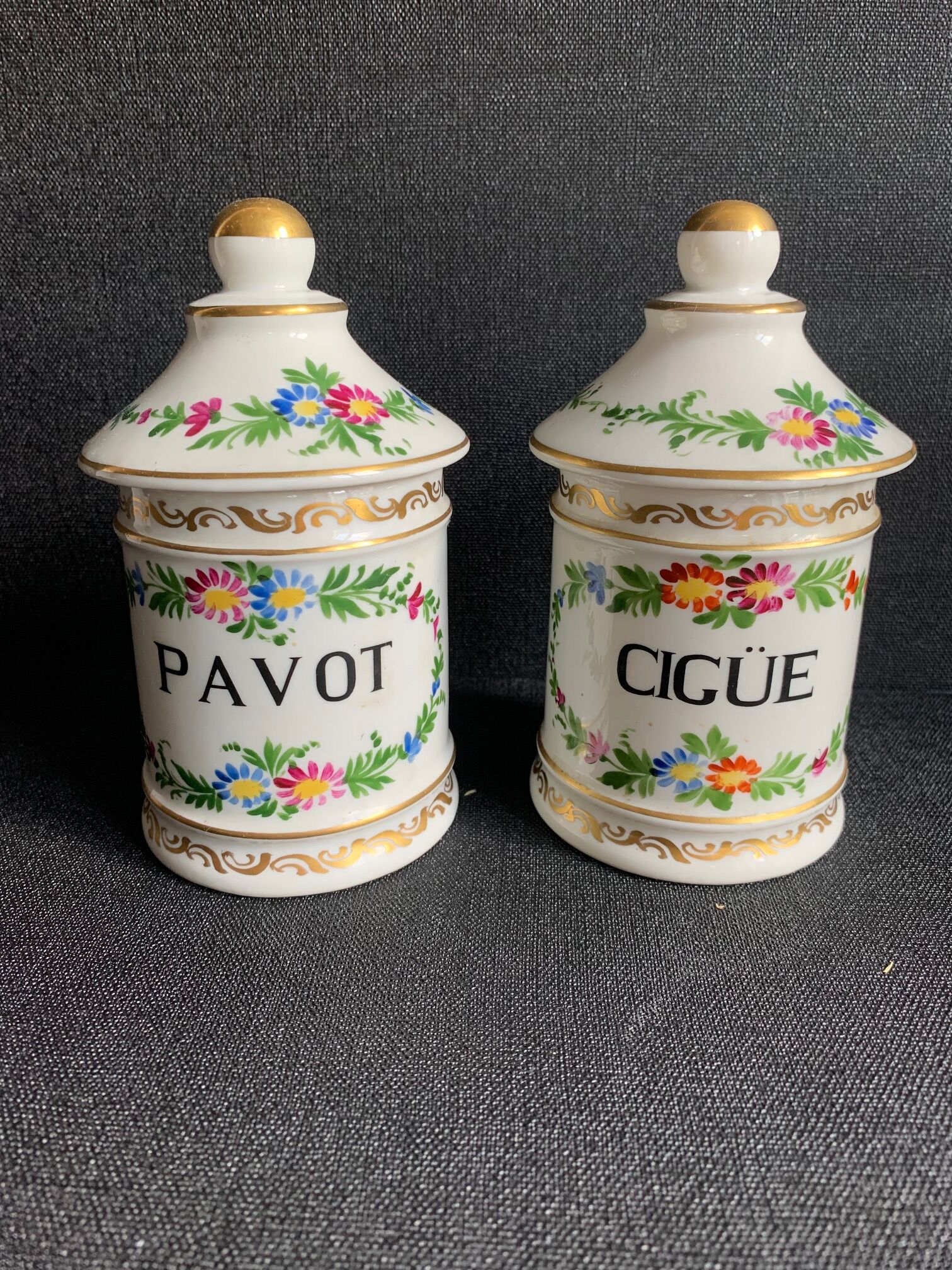 Pharmacy pots in hand-painted porcelain 1900