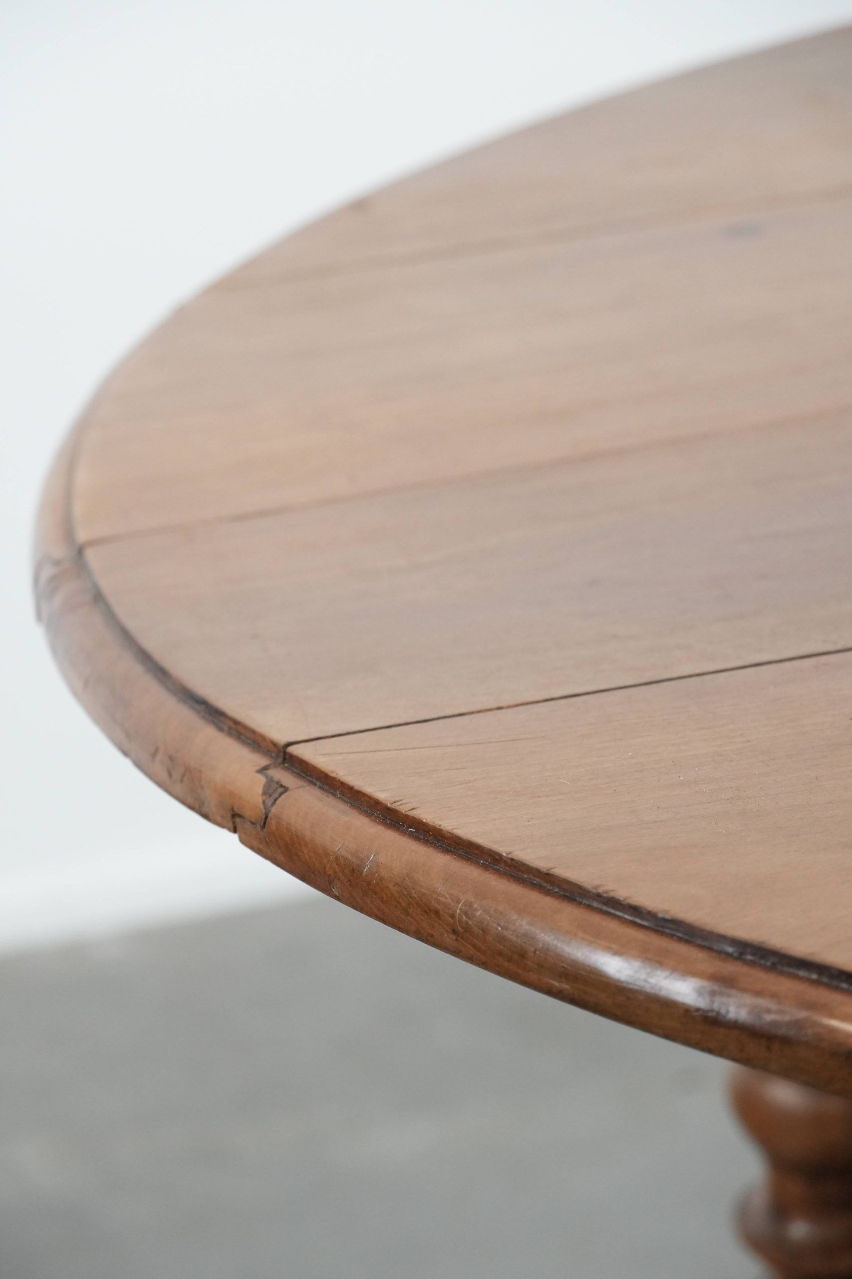 Antique English drop-leaf dining table made of walnut with elegant legs