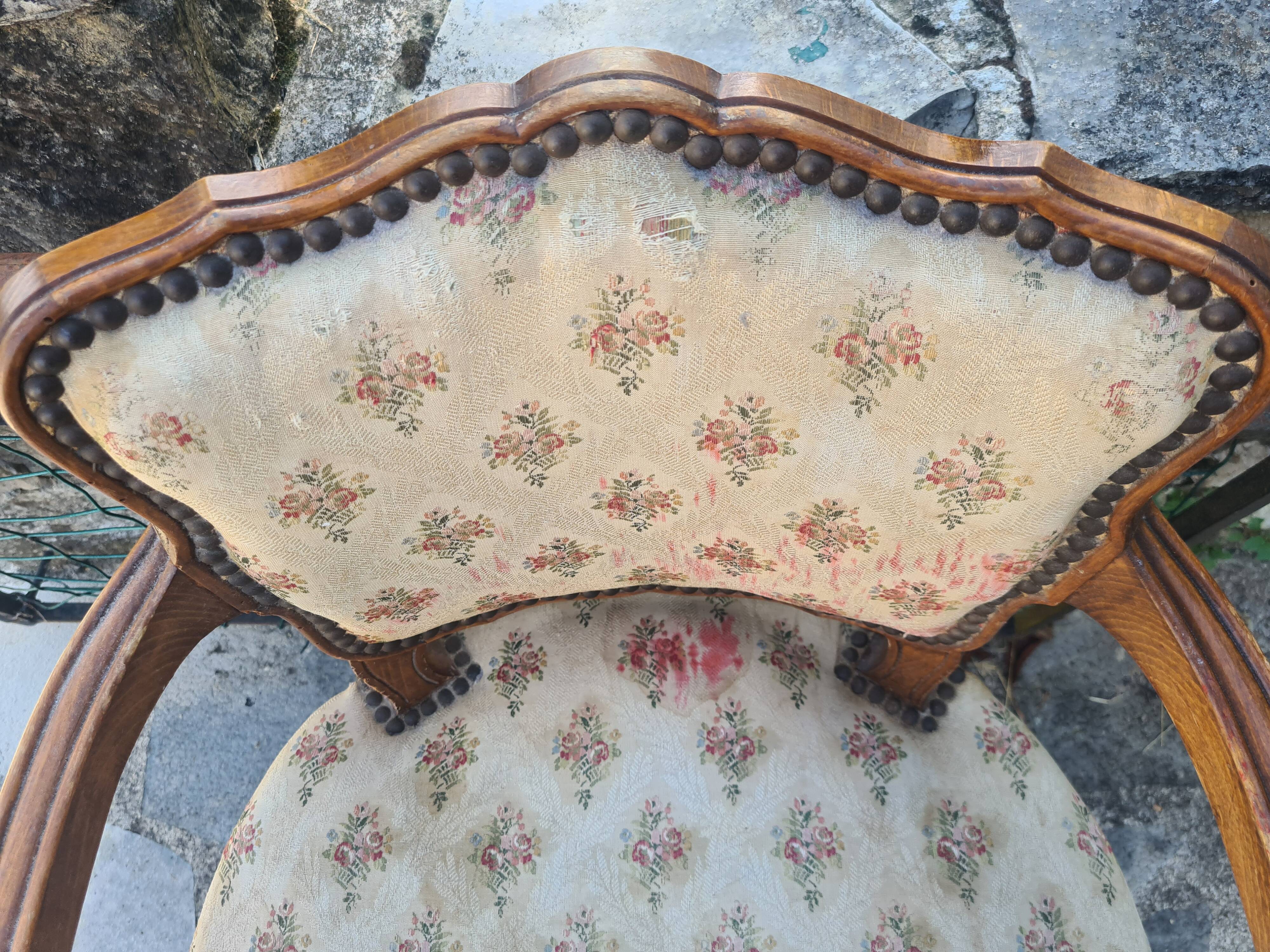 Fauteuil en bois tapisserie en l'état