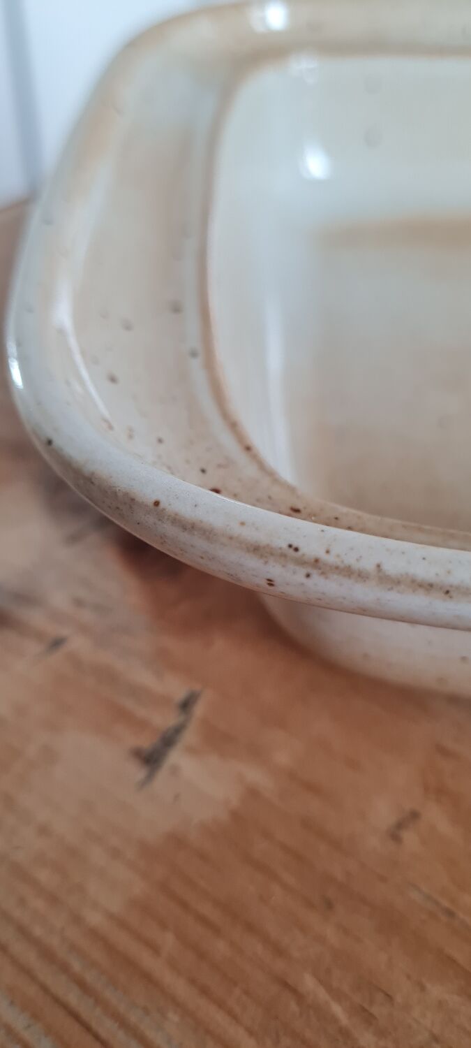 Glazed stoneware dish