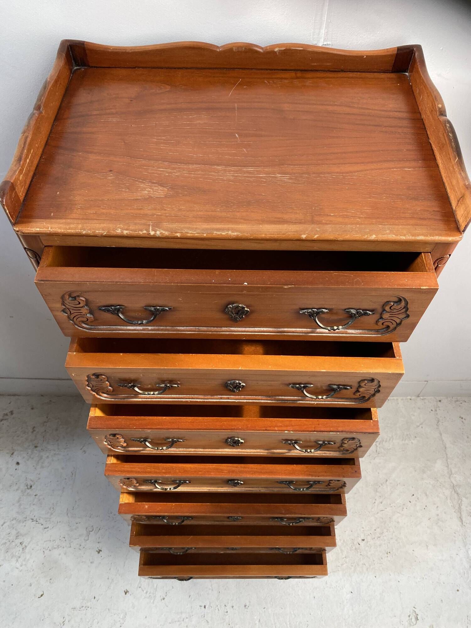 Regency-style chest of drawers in solid cherry wood, 20th century.