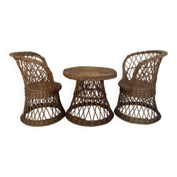 Table et deux fauteuils pour enfants en osier