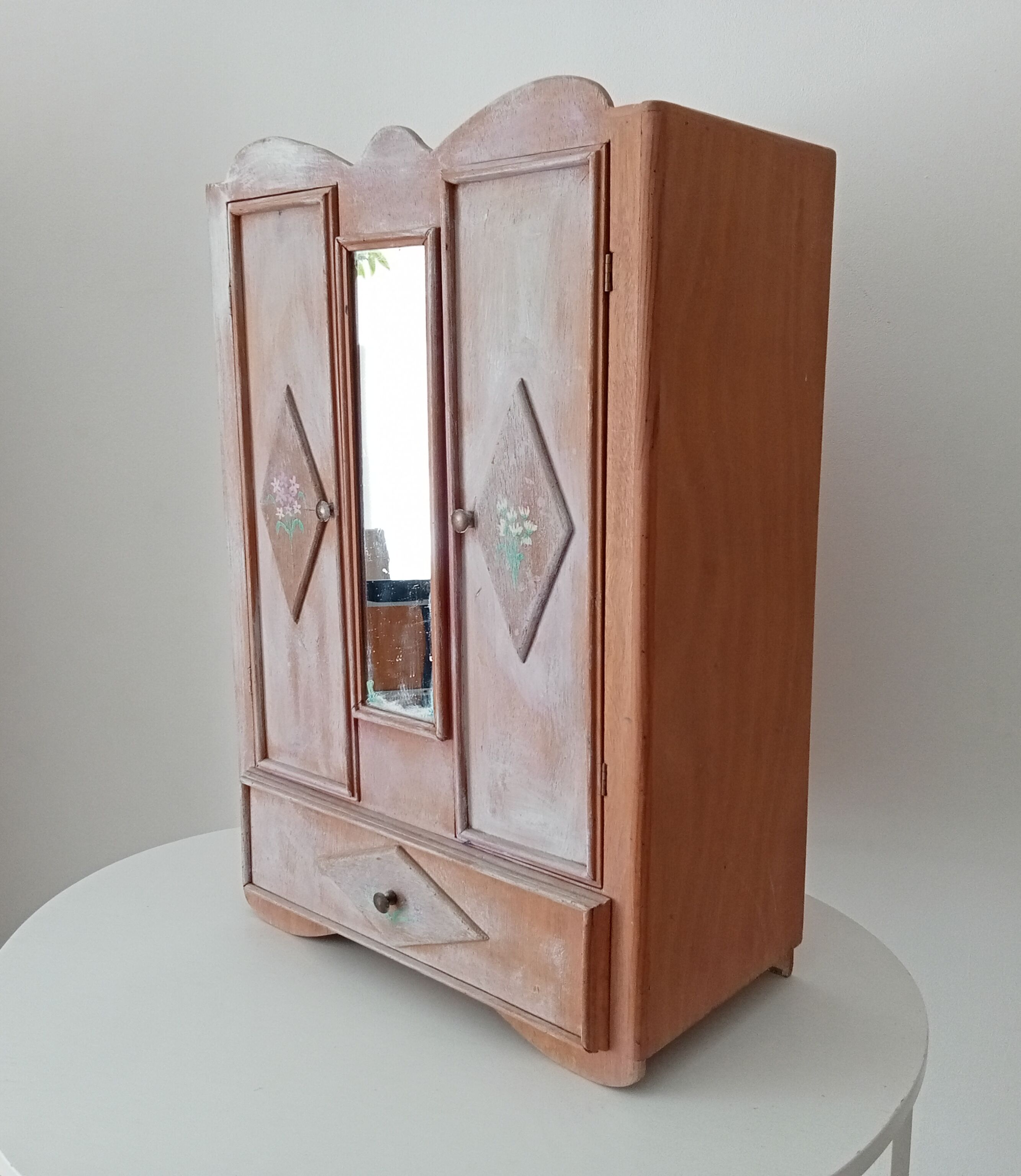 Art Deco doll cabinet 50s