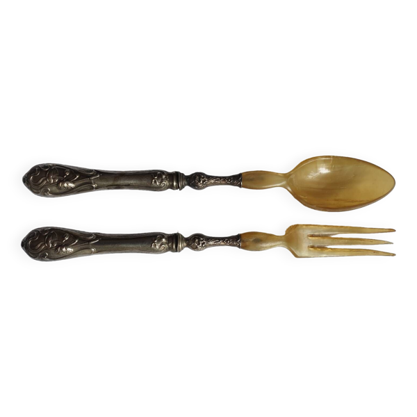 Couverts à salade Art Nouveau en corne et métal argenté
