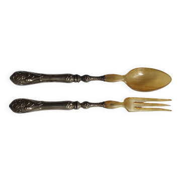 Couverts à salade Art Nouveau en corne et métal argenté