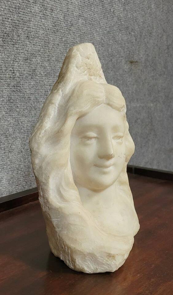 Lebrun: Bust of a young girl sculpted in white marble, Art Nouveau period