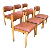 Six chaises en bois et skai