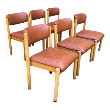 Six chaises en bois et skai