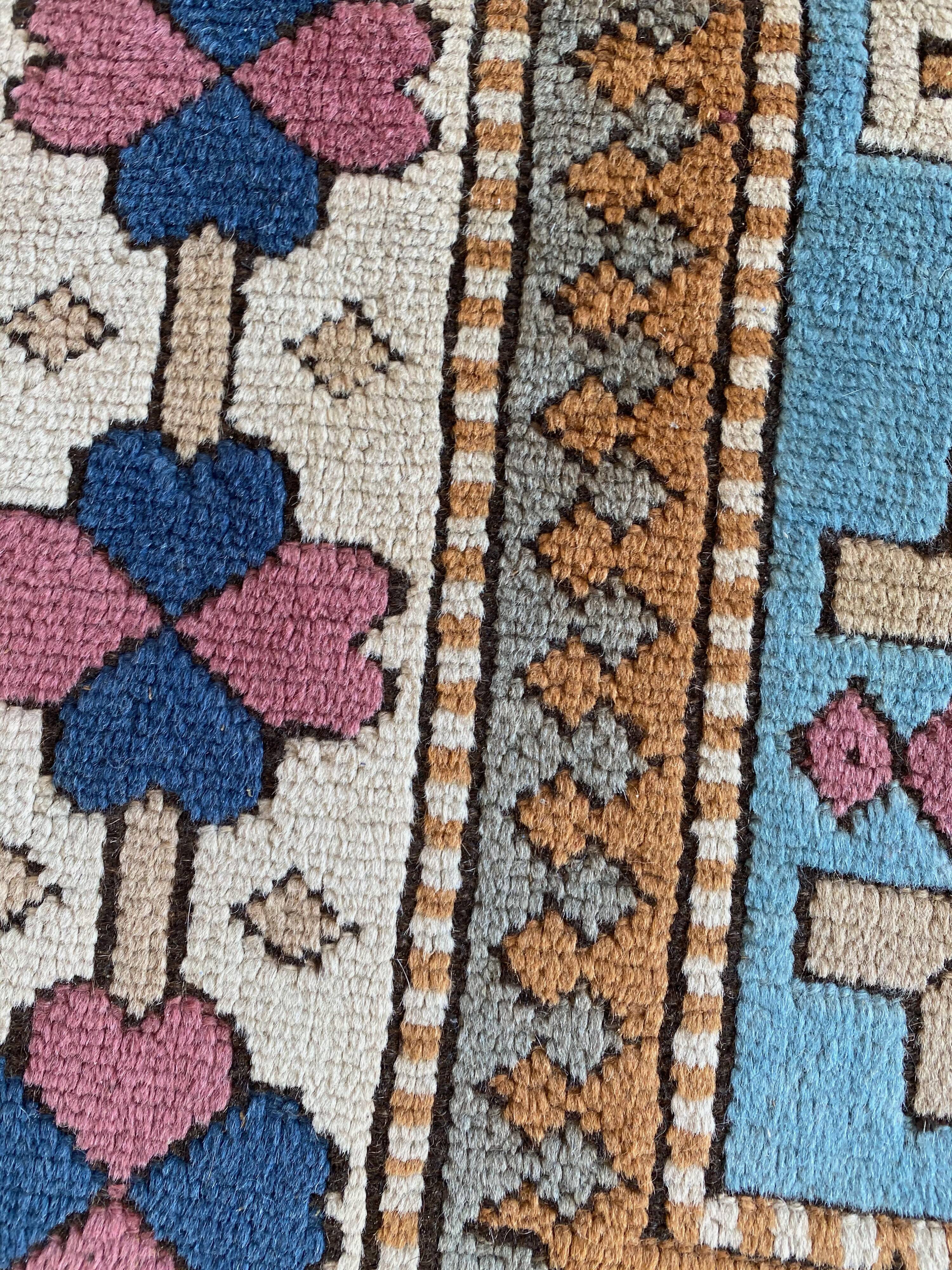 Turkish kazar carpet. 164cm x 230cm