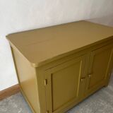 Small whisky-colored buffet