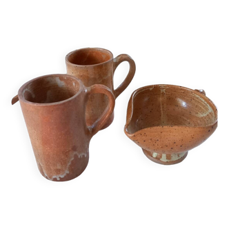 2 mugs + stoneware creamer