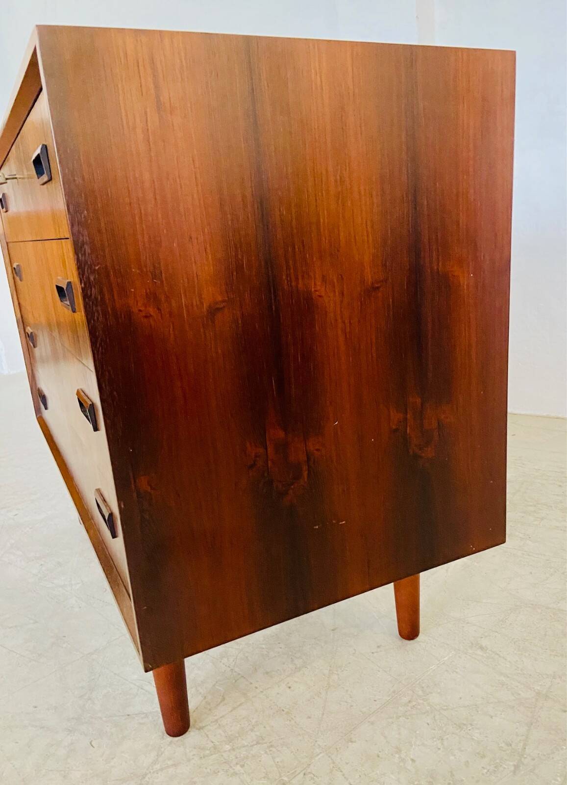 Commode danoise vintage en palissandre du milieu du siècle par Kaj Larsen