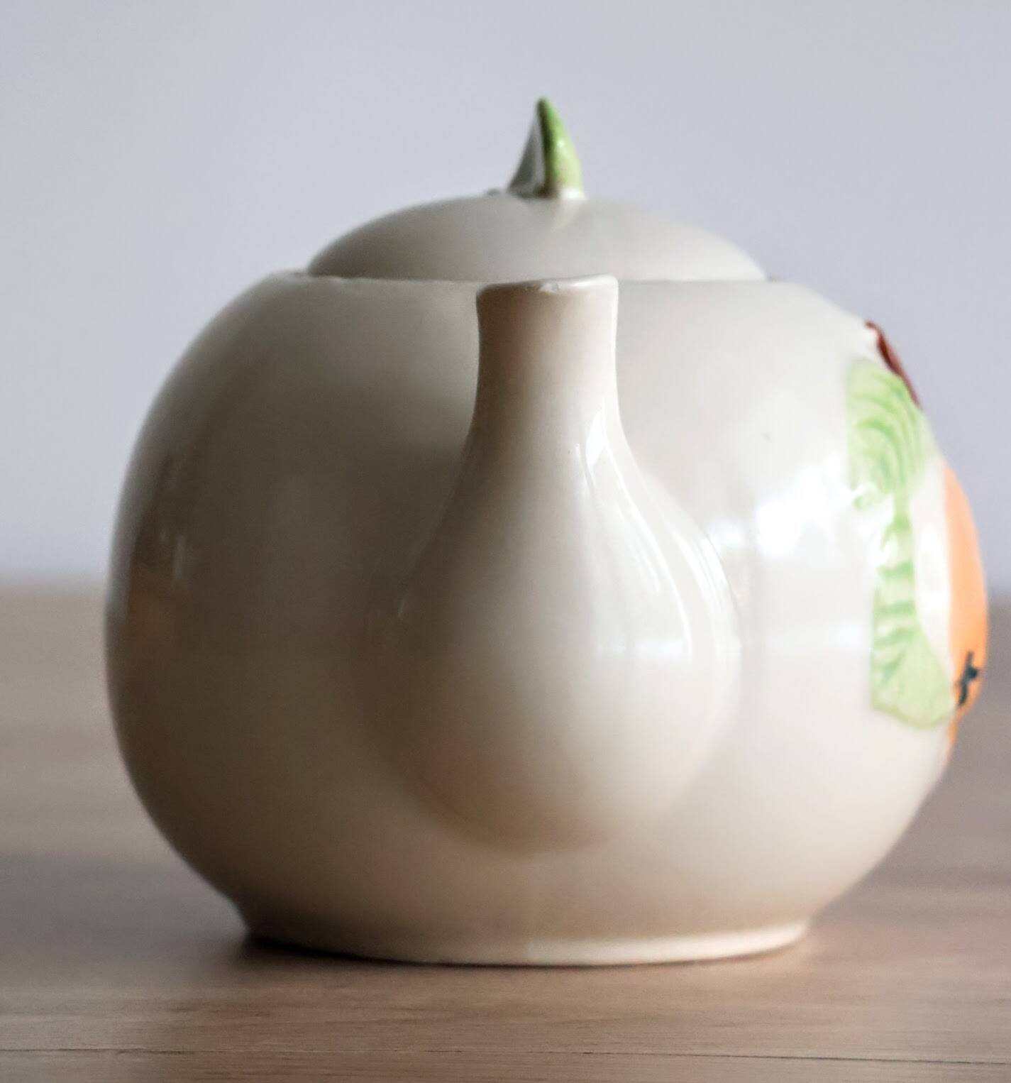 Slush teapot with embossed fruit decoration