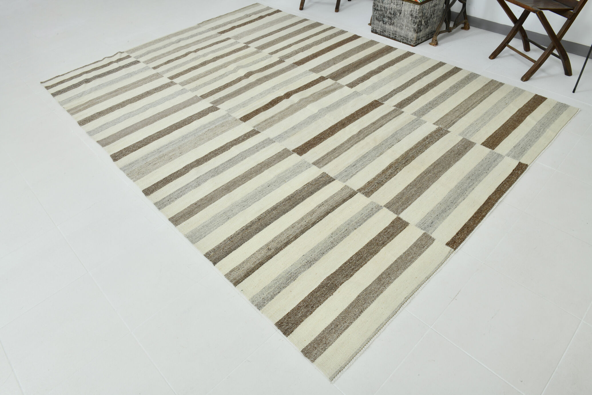 Handmade wool carpet 324x228cm