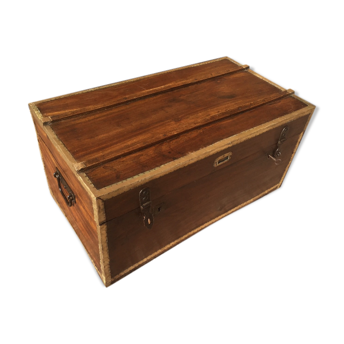 Trunk camphor and brass