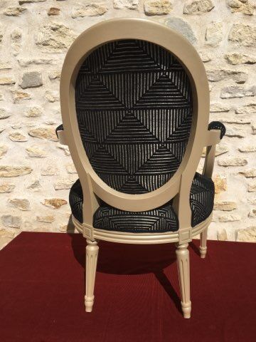 Fauteuil cabriolet style Louis XVI