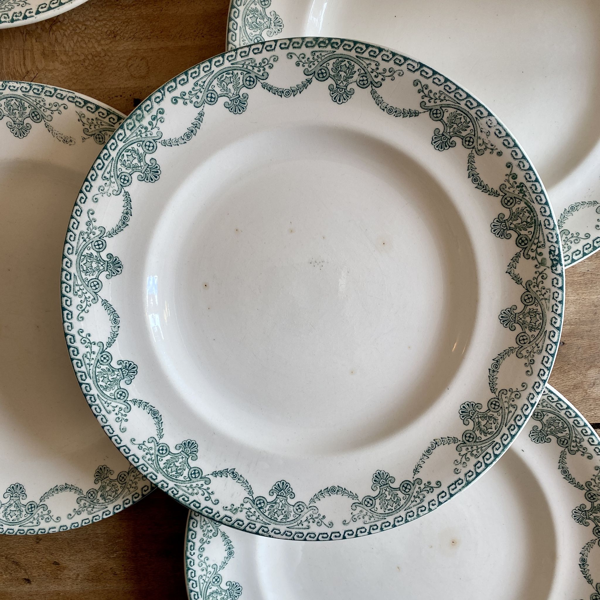 Set of 6 vintage plates in iron earth, Longwy model Au Chatelet LOT 2