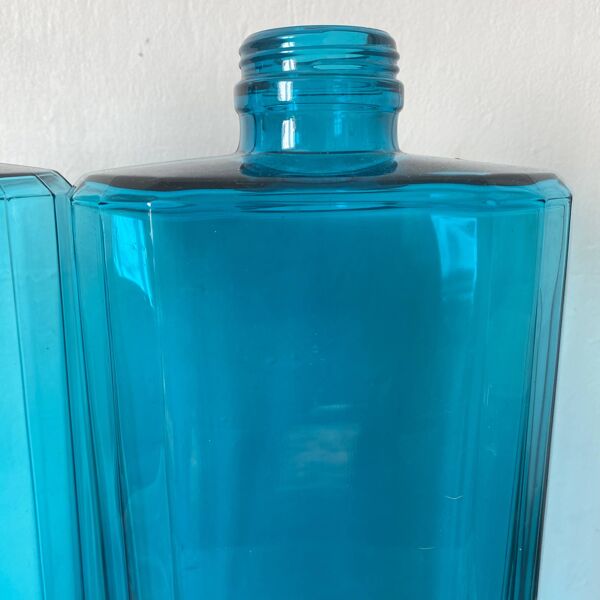 Bouteilles en verre turquoise 36 cm , verrerie de Fougère
