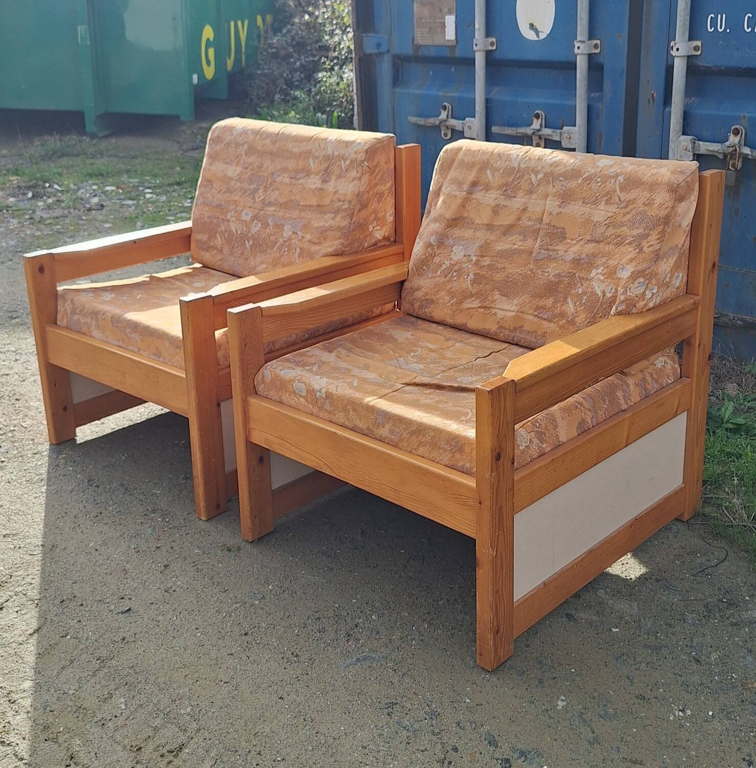 Paire de fauteuils en pin