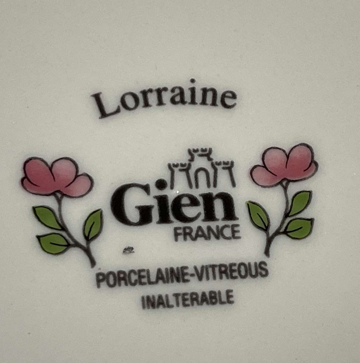 Gien porcelain table service, modern manufacture 31 pieces