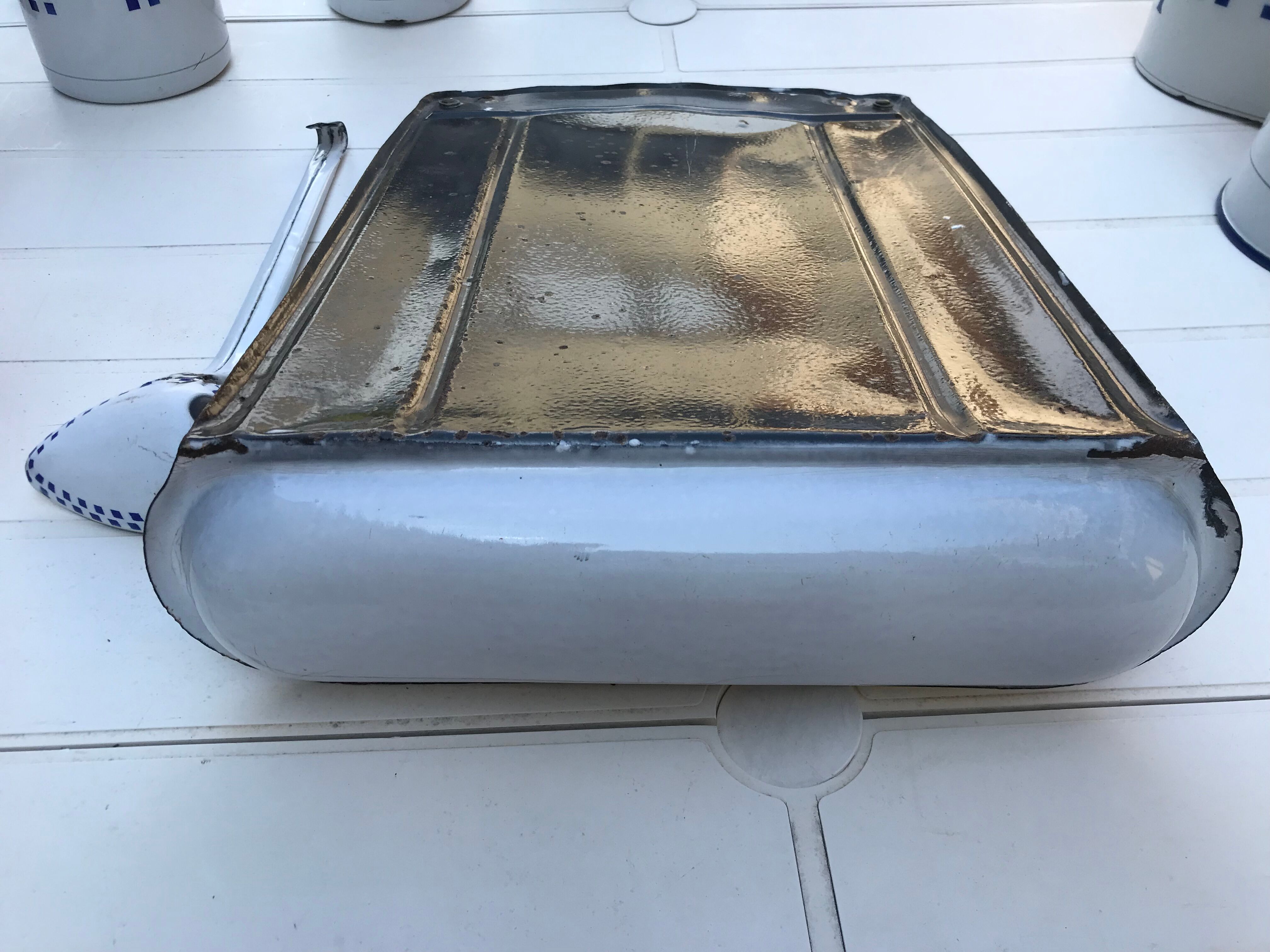 Lustucru enamelled series