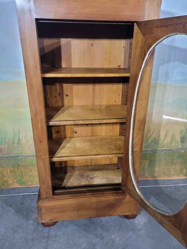 Confiturier vitré Louis Philippe en noyer