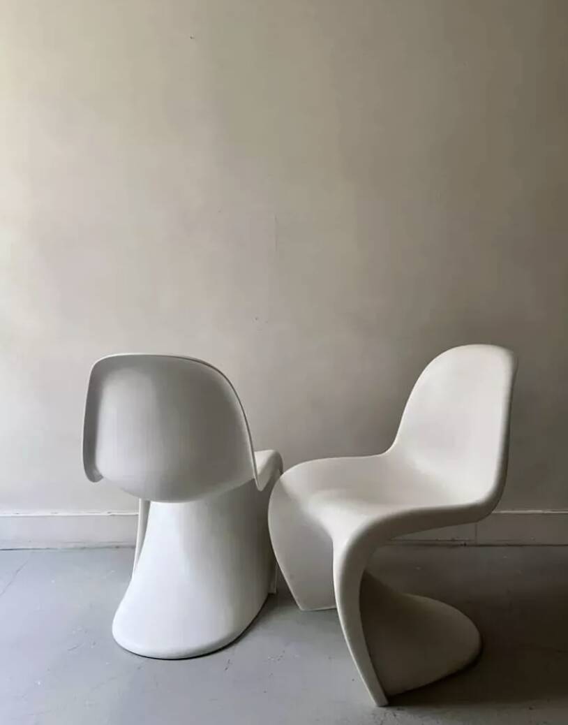 White monobloc design chair by Verner Panton, white edition Vitra.