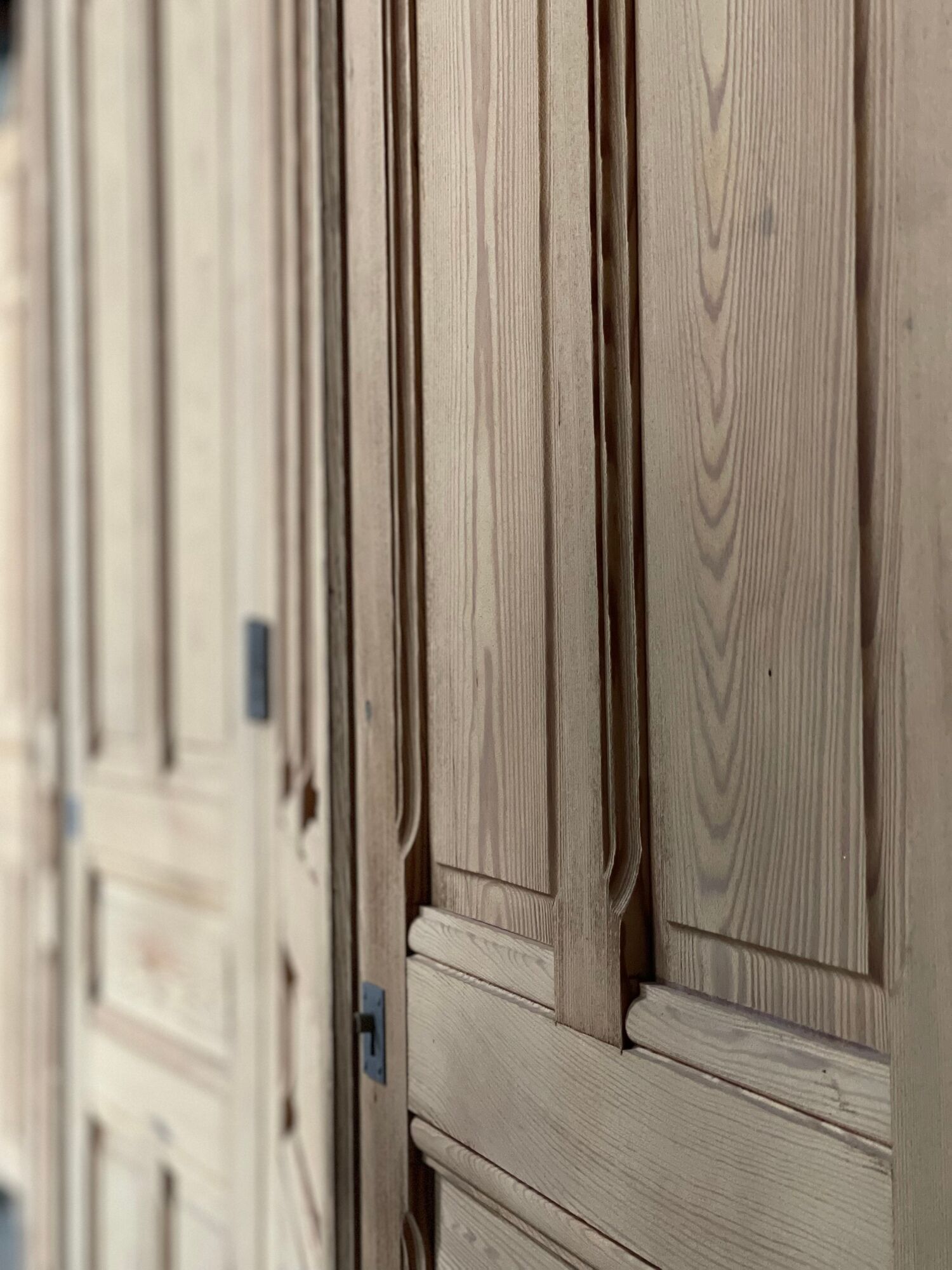 Ensemble placard 7m officine bois massif 10 portes 1950