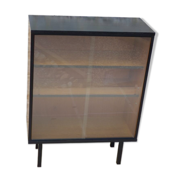 Meuble de rangement, vitrine avec ses portes vitrées coulissantes, pied mét