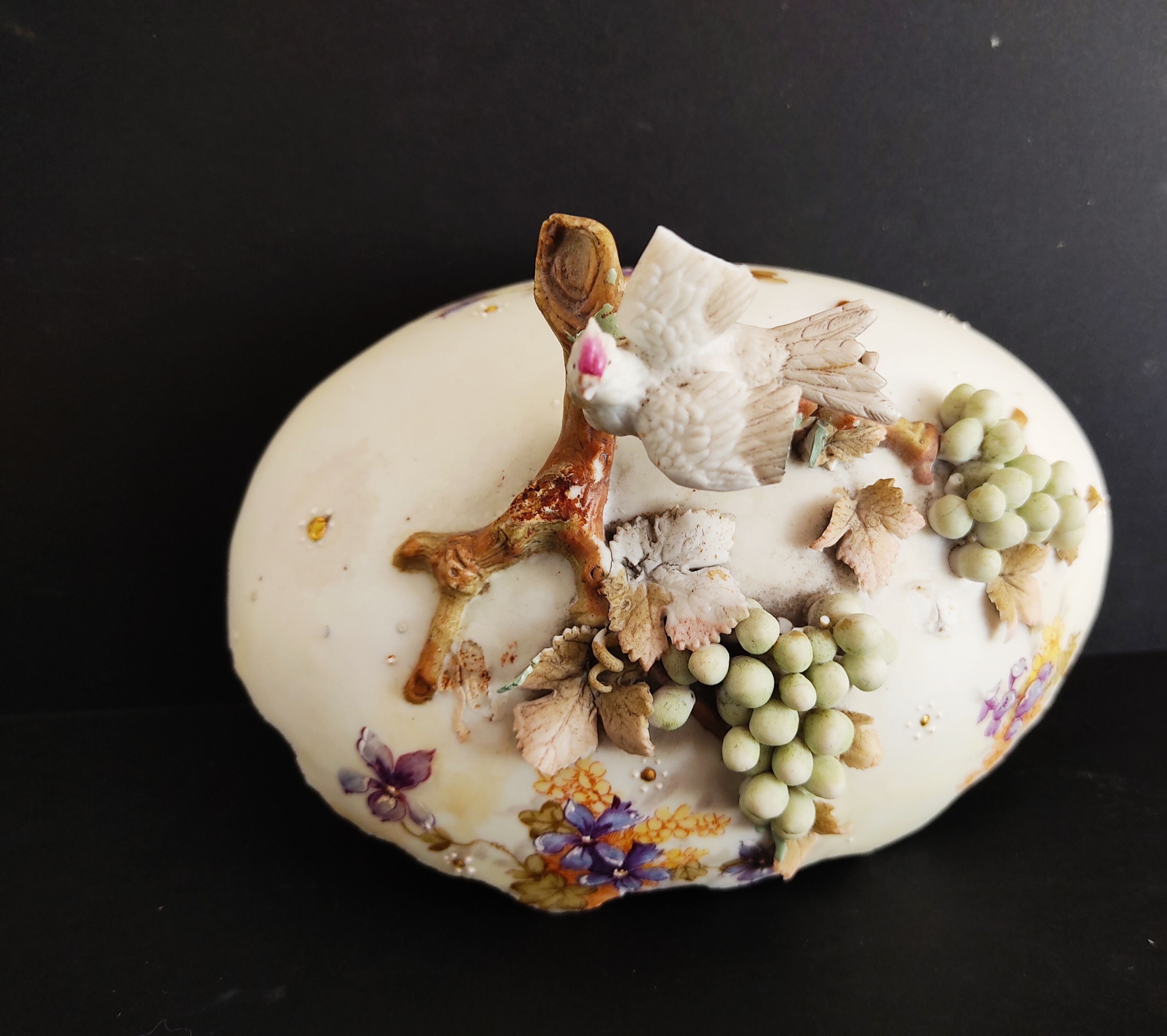 19th century egg-shaped porcelain box