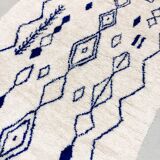 Moroccan Berber rug Azilal ecru with majorelle blue patterns 2.65x1.53m