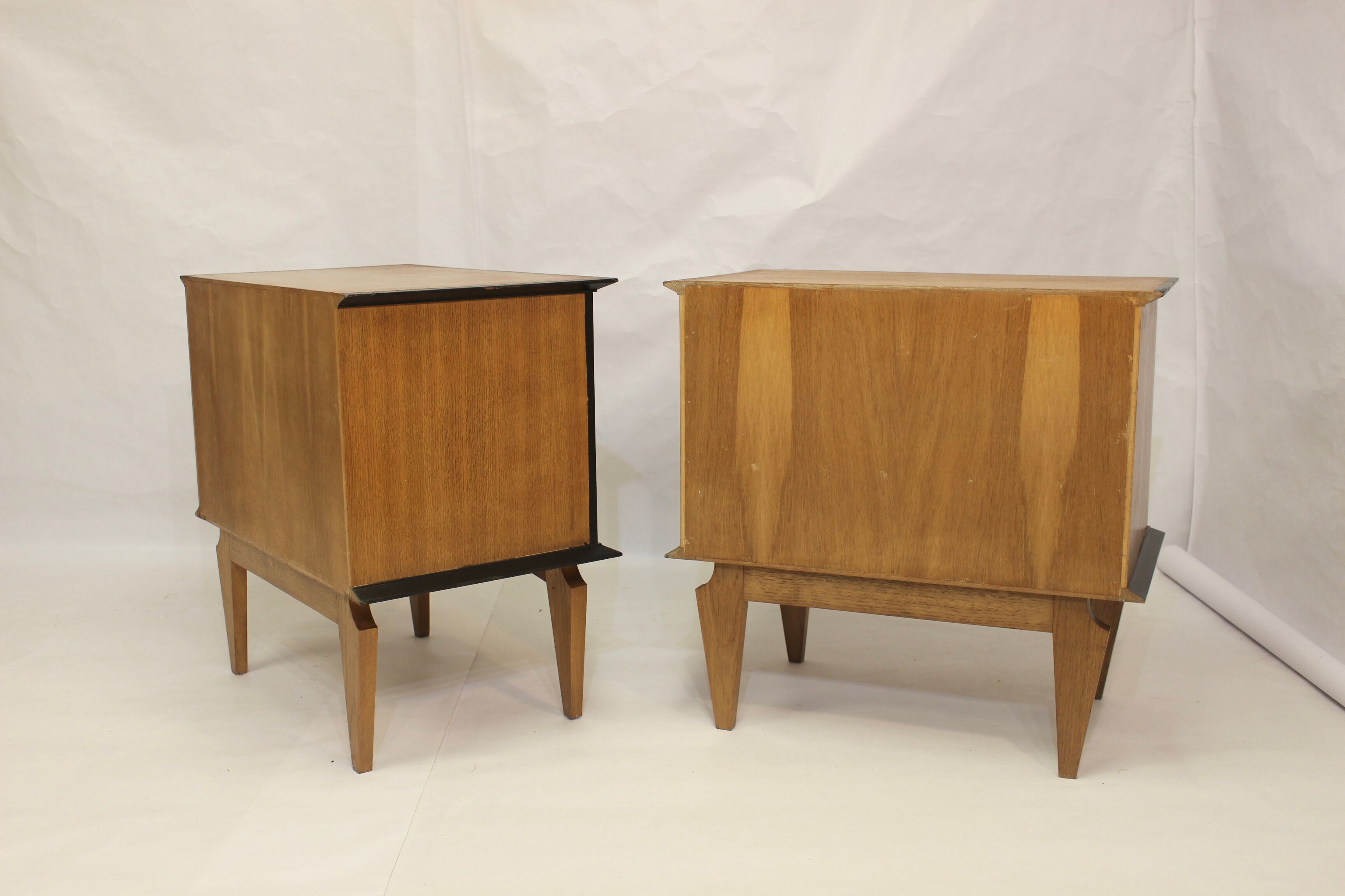 Pair of vintage bedside tables in oak veneer, 1960