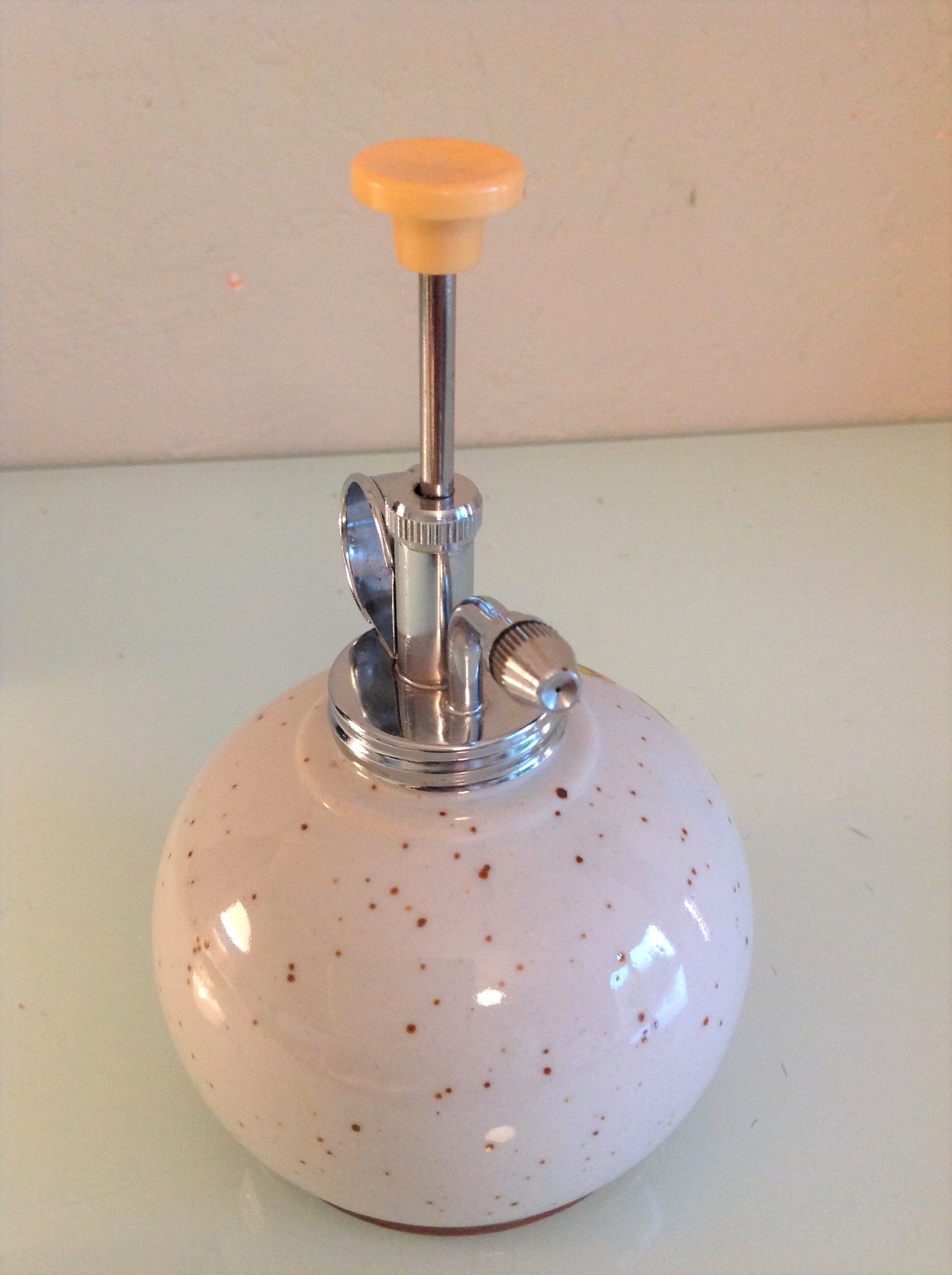 Ball vaporizer in light gray / vintage 70s ceramic