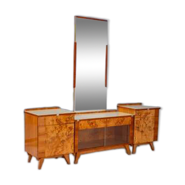 Coiffeuse vintage avec placage de noyer, grand miroir et armoires de rangement, milieu du 20e siècle, tchécoslovaque, 38 x 82 x 53 cm.