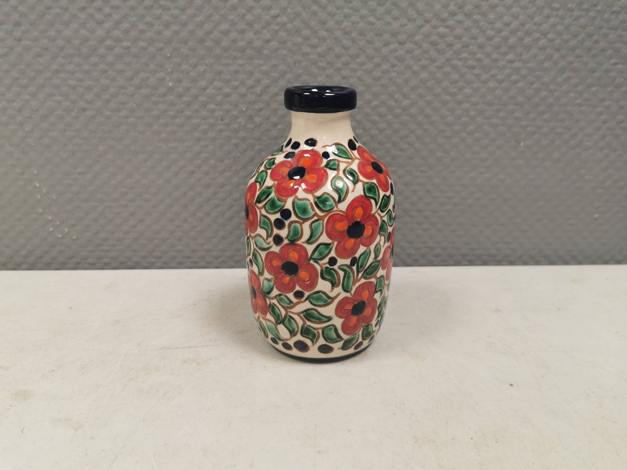 A mid-century vase with painted flowers. Portugal, 1950-60s. Majolica style