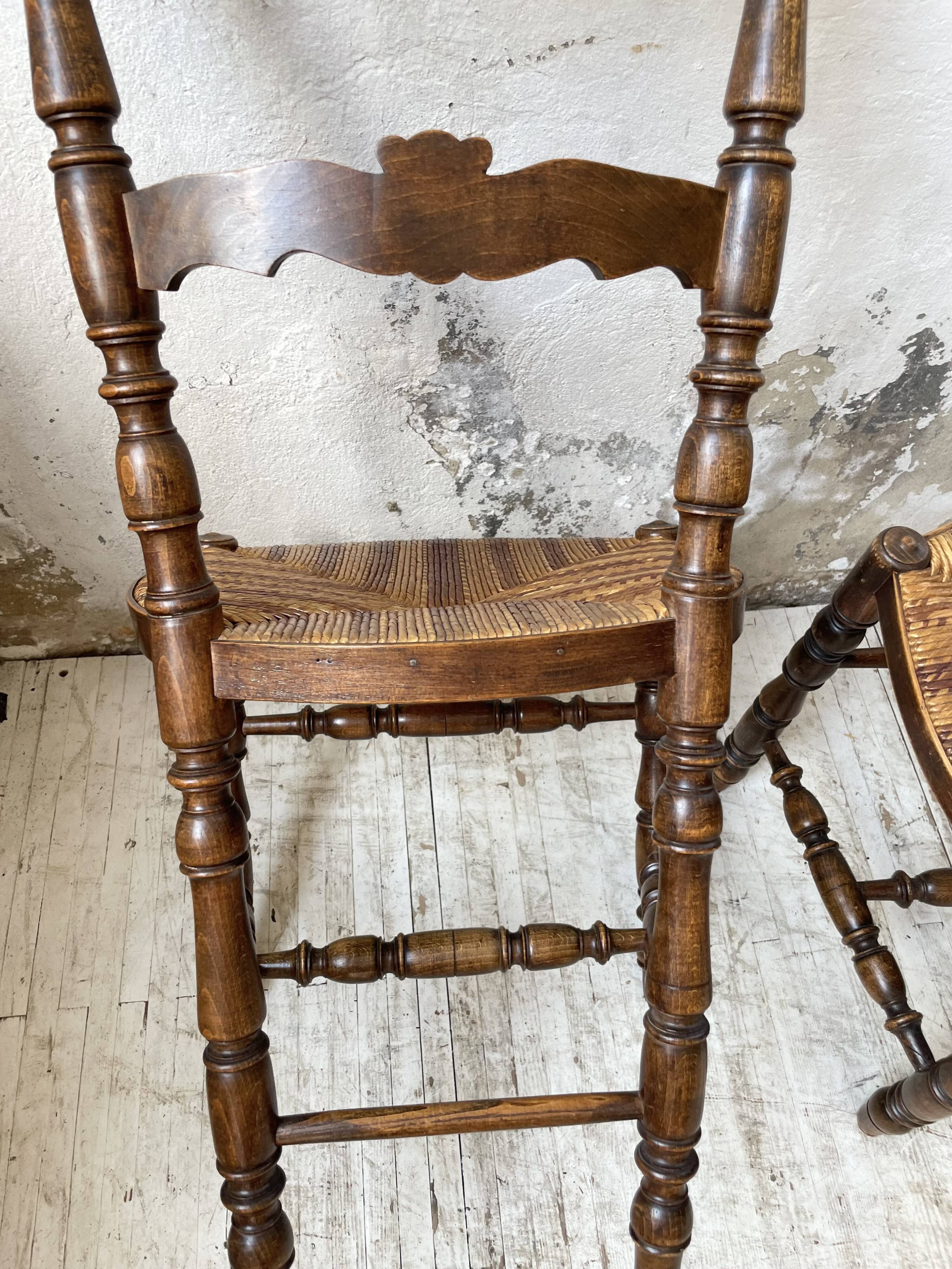 Set of rustic Provençal mulched chairs