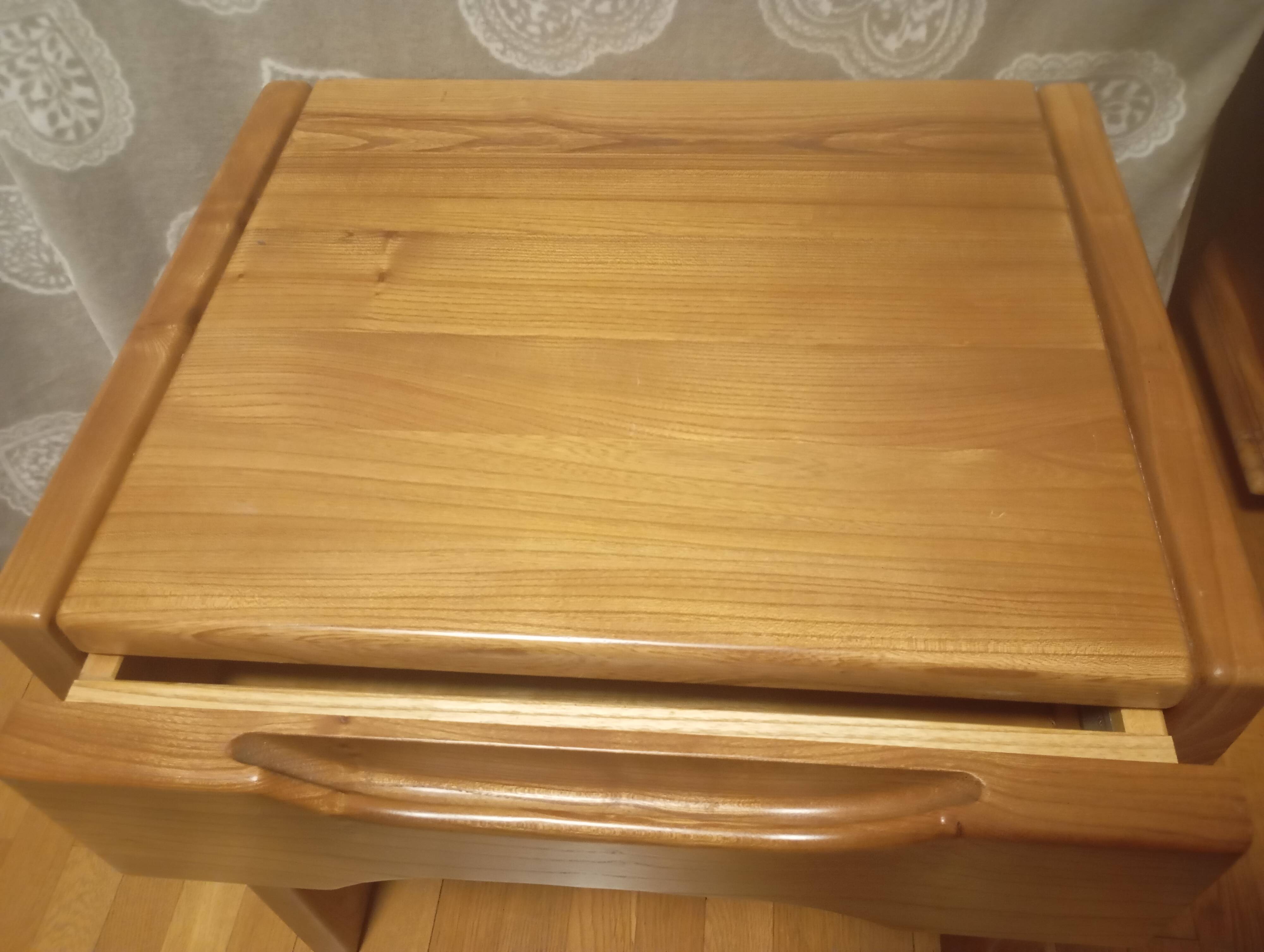 Regain bedside table in solid elm